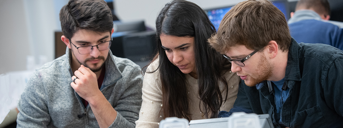 Students working together in class at bet365官网 bet365官网 of bet365官网