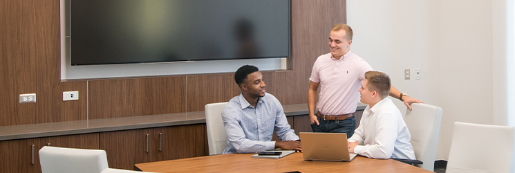 Graduate students at bet365官网 bet365官网 of bet365官网 College of Business