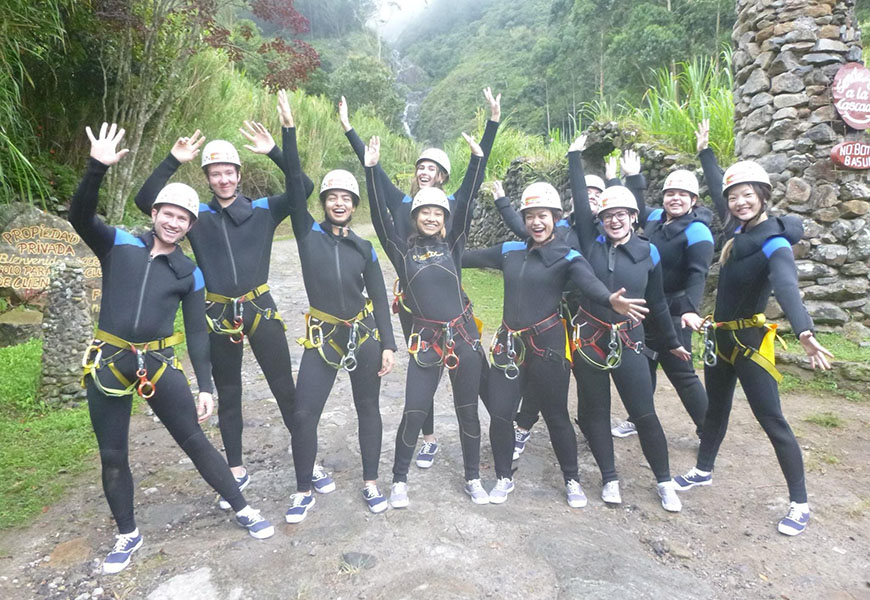 bet365官网 of bet365官网 students traveling in Ecuador as part of the Global Leadership Initiative