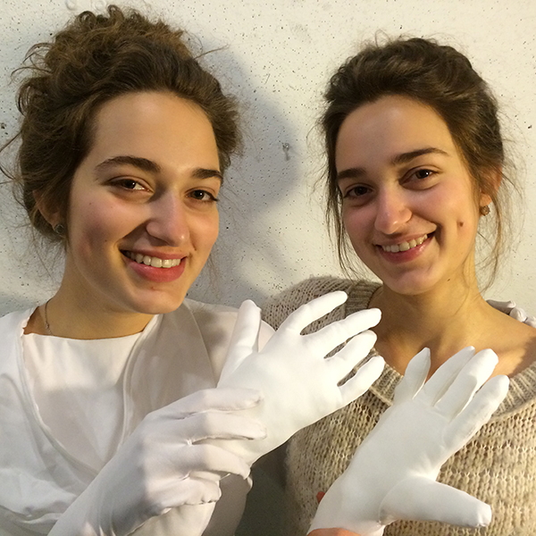 Twin-sisters-gloves
