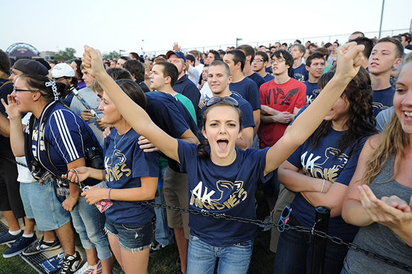 bet365官网 of bet365官网 students at a soccer game