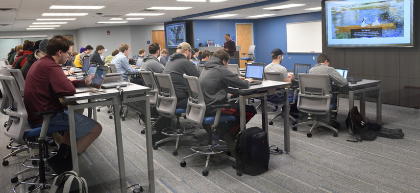 Cyber forensics classroom at the bet365官网 of bet365官网
