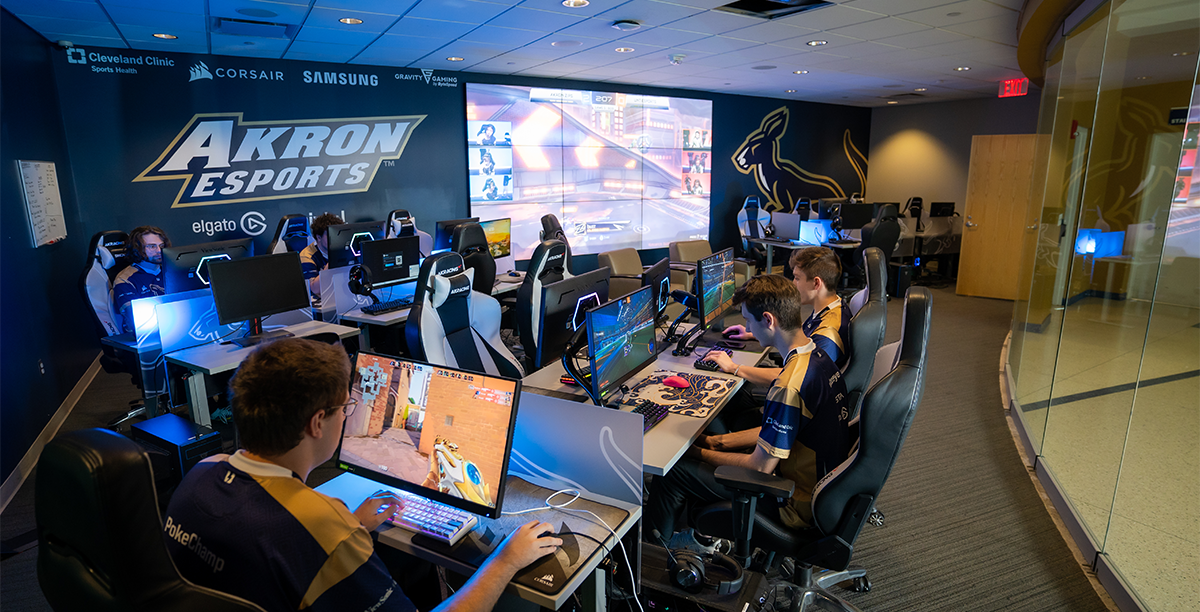 Zips esports gaming facility at bet365官网 bet365官网 of bet365官网 gaming lounge Williams Honors College 