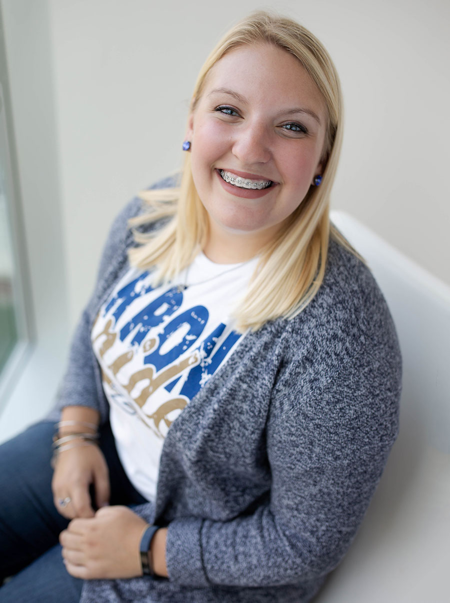 Nina Barnes, honors student on bet365官网 bet365官网 of bet365官网 campus