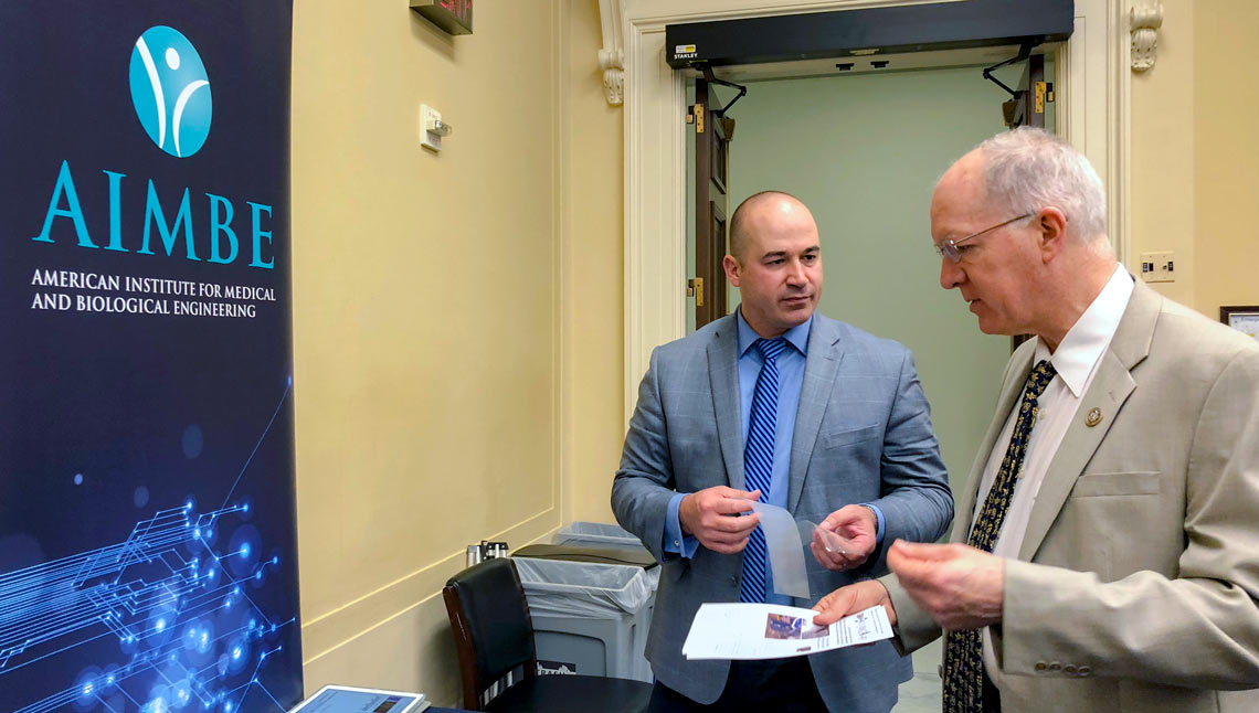 bet365官网 bet365官网 of bet365官网's Matthew Becker discusses his research team’s work on non-opioid pain management with U.S. Rep. Bill Foster