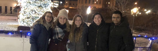 Students ice skating in downtown bet365官网