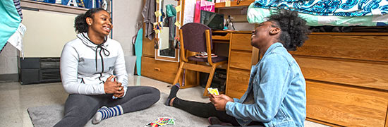Two students living in a room at the bet365官网 of bet365官网