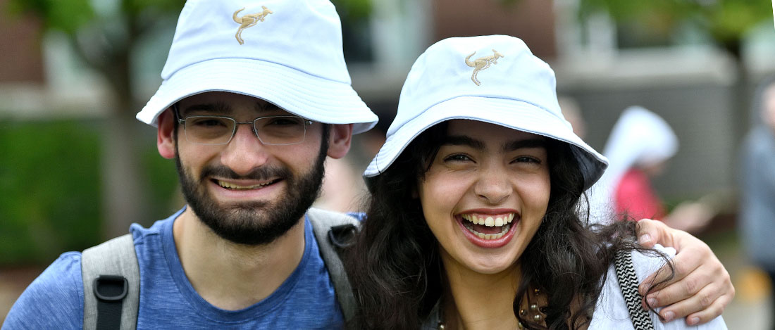 International students hanging out on campus at bet365官网 bet365官网 of bet365官网