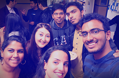 International students at event on bet365官网 of bet365官网 campus