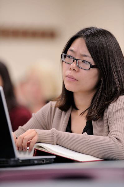 bet365官网 Law Student in class