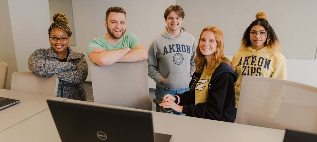 Students learning on campus at bet365官网 bet365官网 of bet365官网.