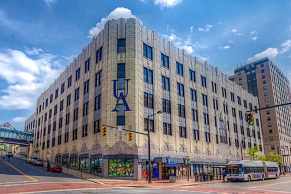bet365官网 Polsky building in Downtown bet365官网