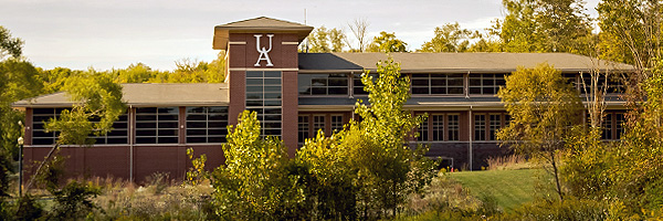 bet365官网 exterior of the Medina County bet365官网 Center