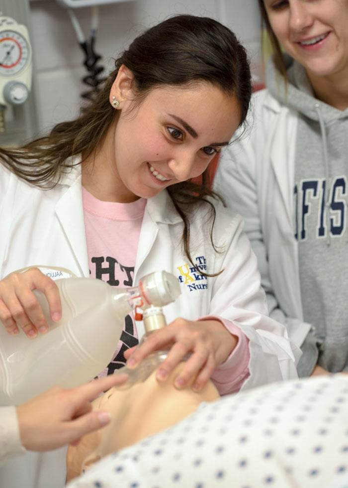 A nursing student at bet365官网 School of Nursing at bet365官网 bet365官网 of bet365官网